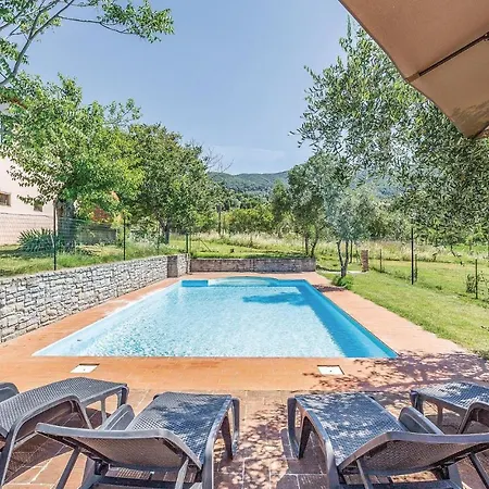 Pet Friendly In Arezzo Ar * Policiano
